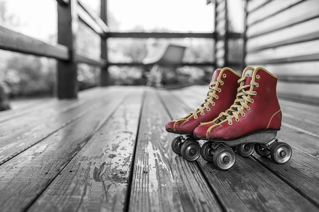 roller skates 381216 640